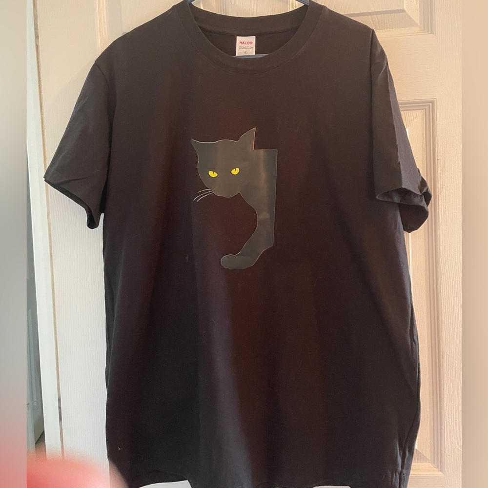 Black Cat Graphic T-Shirt - Picture 2 of 2